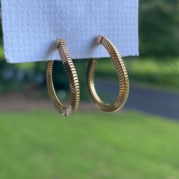 Vintage Monet Chain Hoop Gold Tone Earrings - Picture 4 of 6